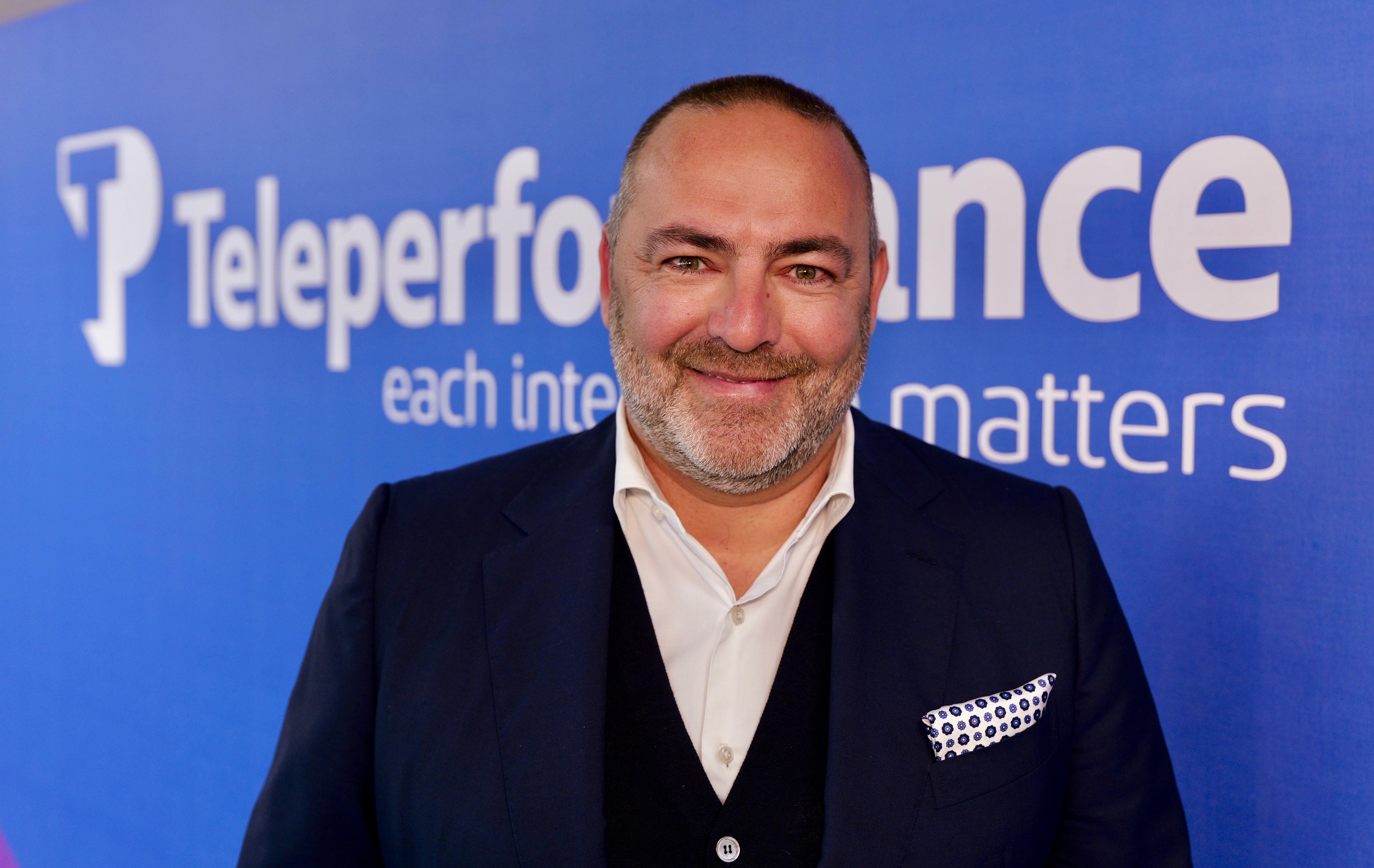 Galleria Il presidente Emiliano in visita a Teleperformance: “La Regione investe in innovazione e servizi, Taranto è una grande opportunità” - Diapositiva 2 di 11